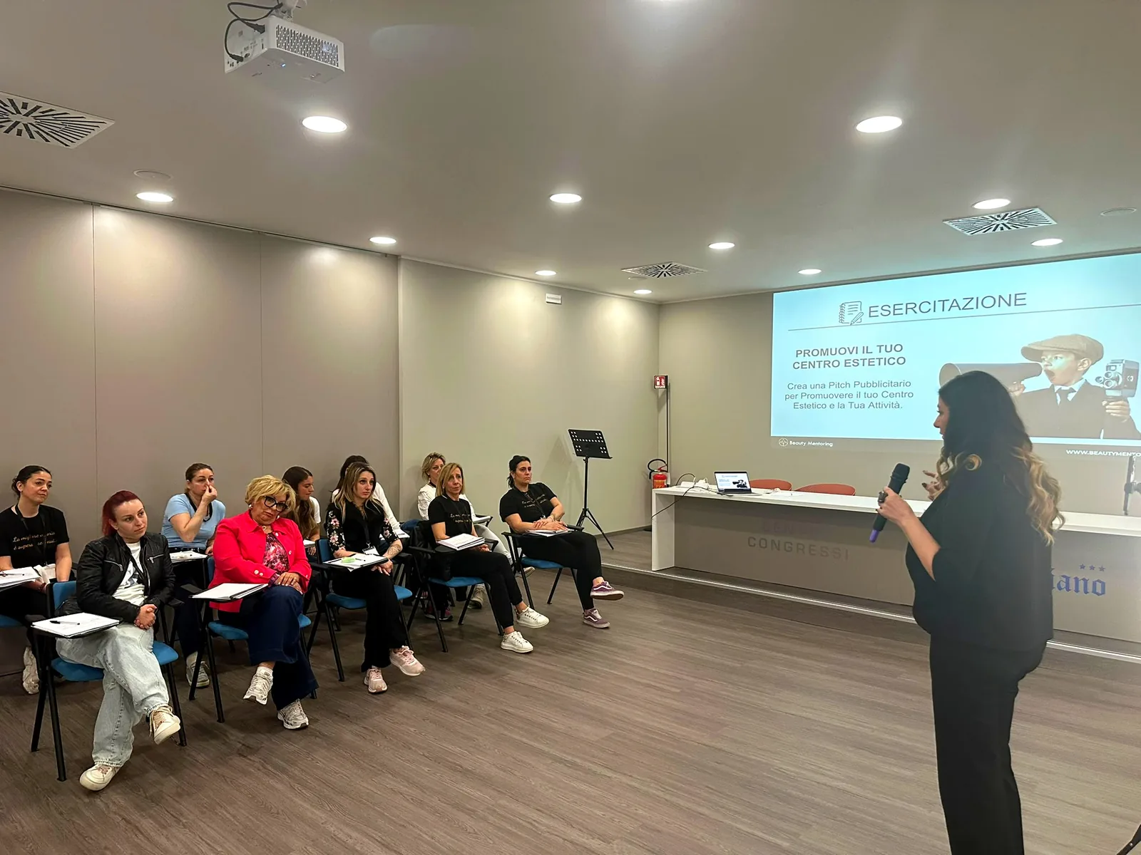 Marzia guida una giornata di formazione dal vivo