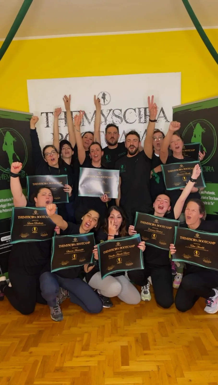 Un gruppo di titolari con il diploma a fine percorso